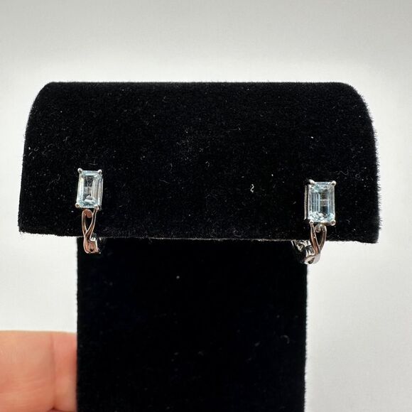 9mm sky blue topaz, huggie-style earrings in stamped sterling silver! - Picture 1 of 11